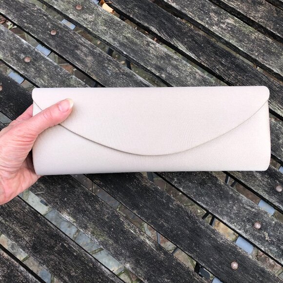 Beige clutch purse - Picture 3 of 9